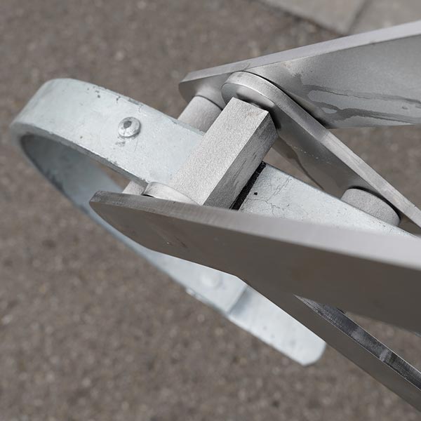 Rinnenhakenbieger aus Edelstahl in Anwendung