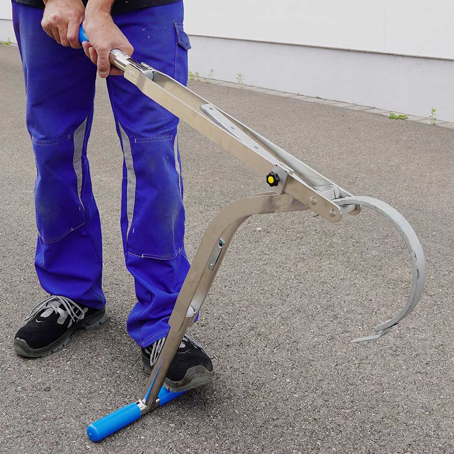 Rinnenhakenbieger aus Edelstahl in Anwendung